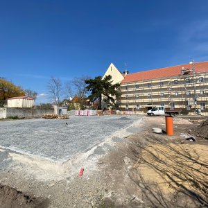 04-Nove-parkoviste.jpeg